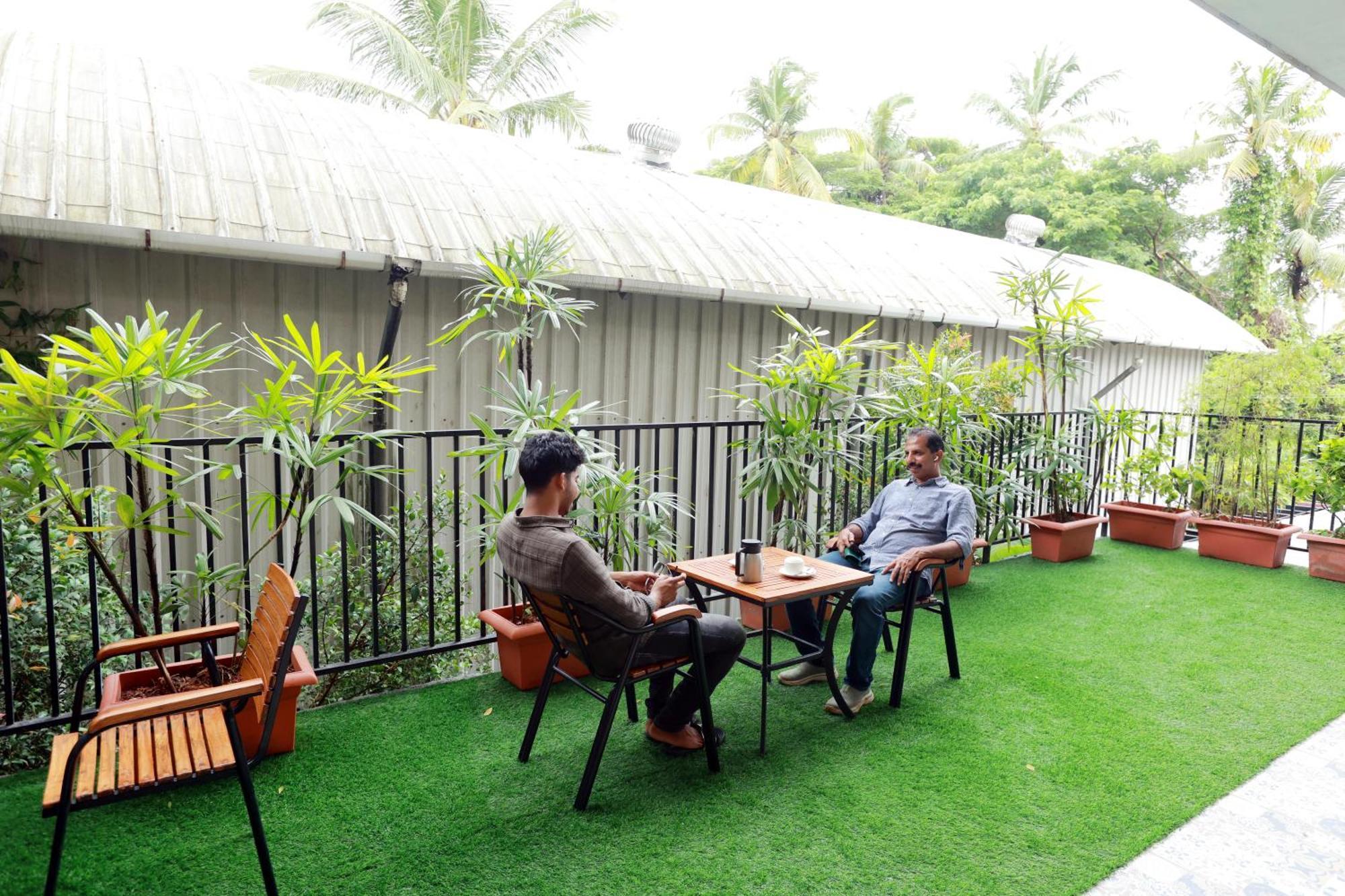 Hotel Cmk Habitat Centre Kochi Exterior foto